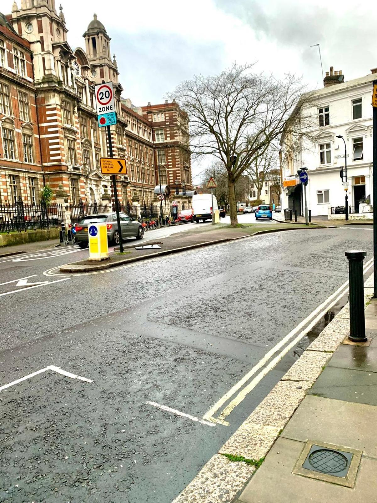 Bright And Airy One Bedroom Condo, Olympia, Kensington London Eksteriør billede