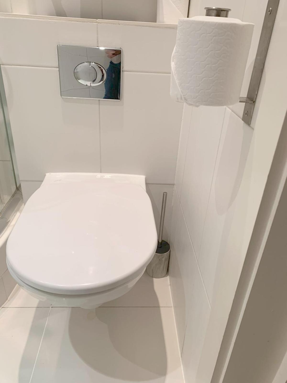 Bright And Airy One Bedroom Condo, Olympia, Kensington London Eksteriør billede
