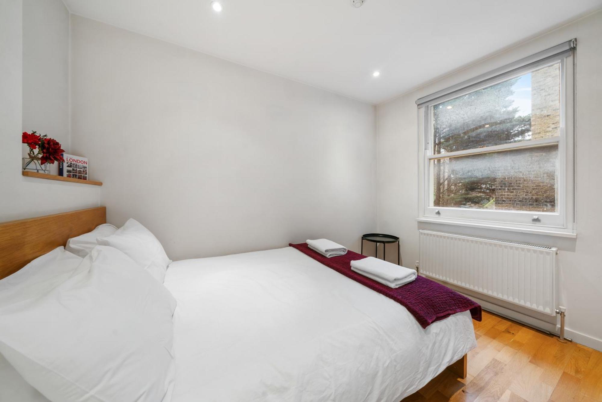 Bright And Airy One Bedroom Condo, Olympia, Kensington London Eksteriør billede