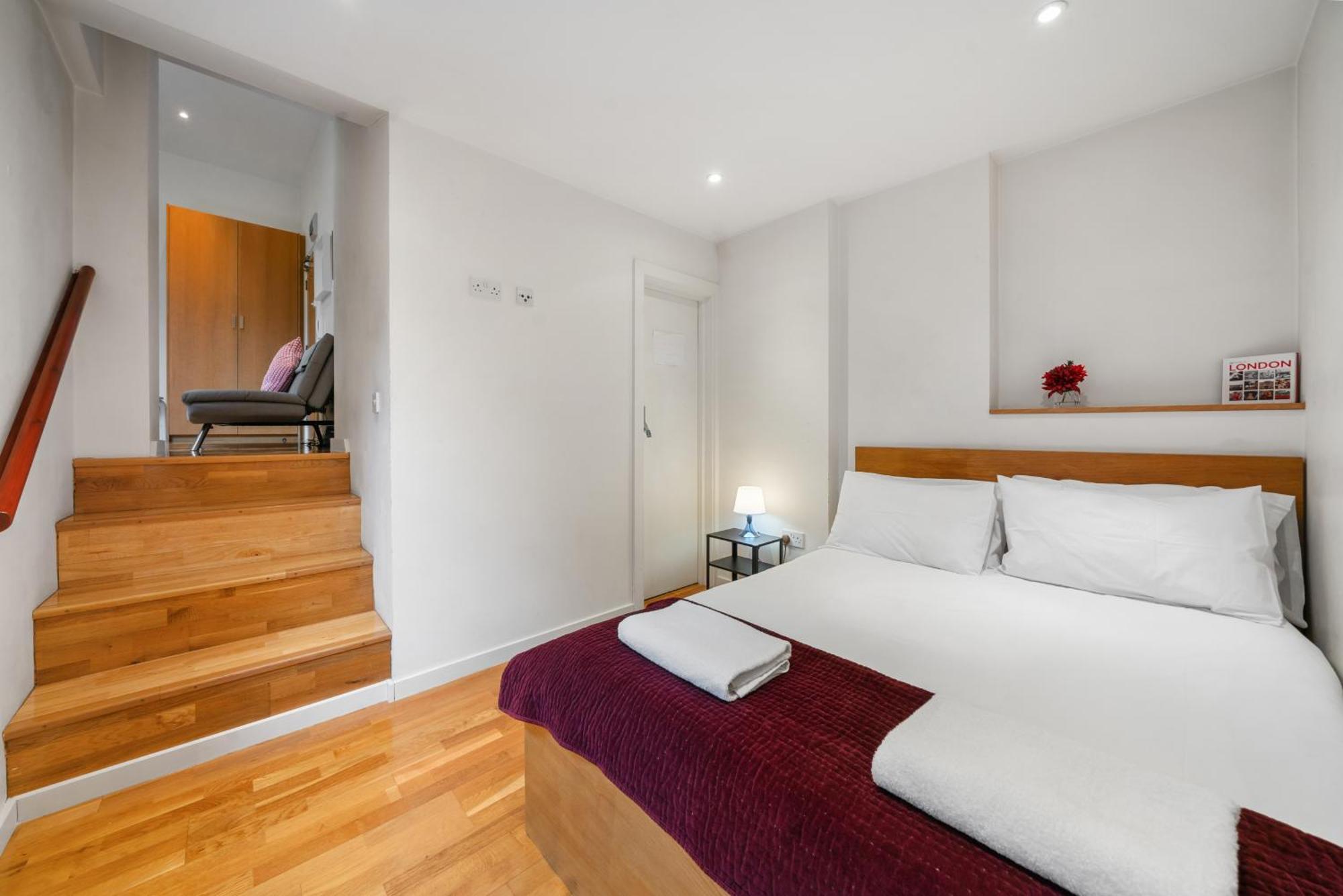 Bright And Airy One Bedroom Condo, Olympia, Kensington London Eksteriør billede