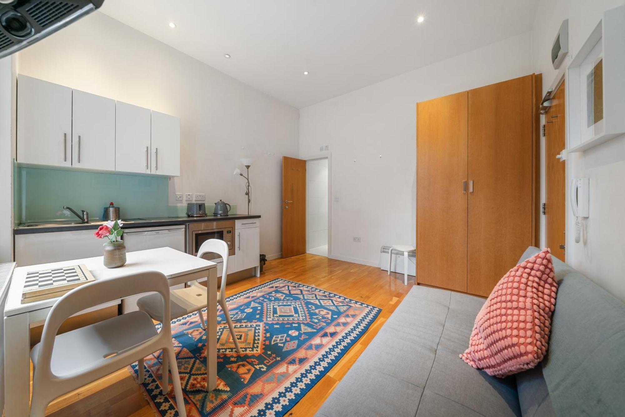 Bright And Airy One Bedroom Condo, Olympia, Kensington London Eksteriør billede
